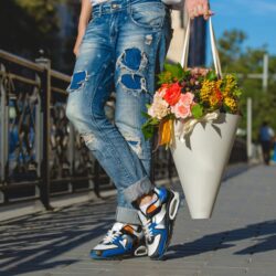 man-jeans-with-cardboard-bouquet-flowers (1) (1)
